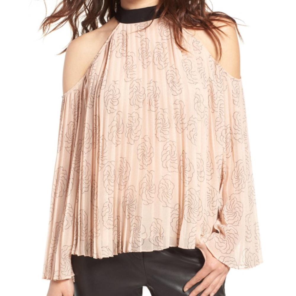 NWT Chelsea28 Blush Pleated Cold Shoulder Top